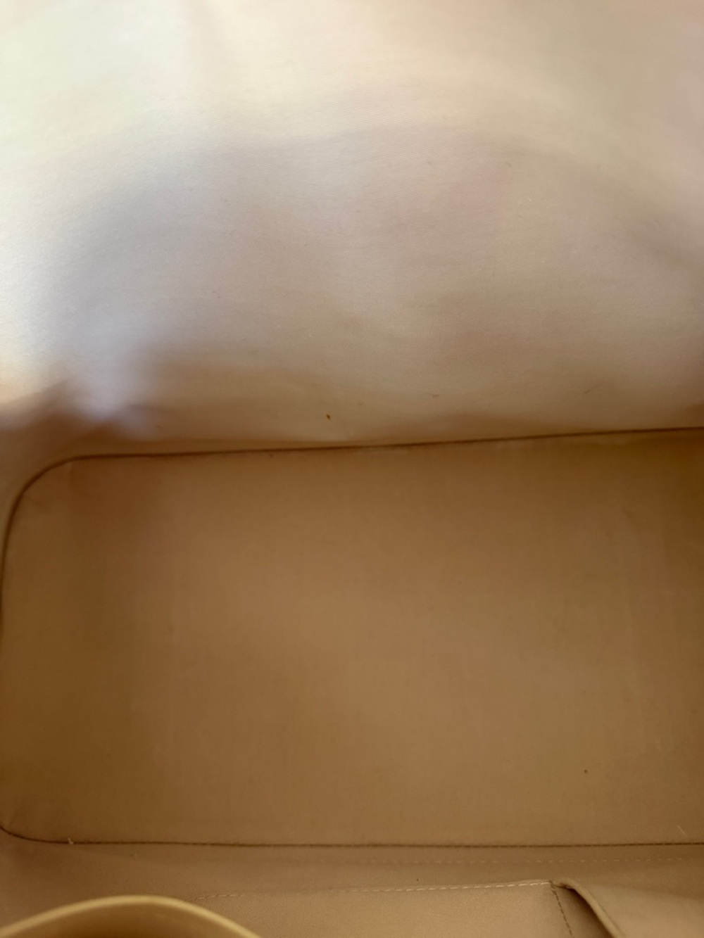 Louis Vuitton Vernis Alma GM Patent Leather bag in Beige - Picture 7 of 13